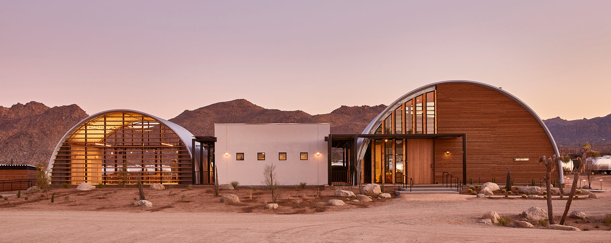Outdoor wedding venue in Joshua Tree for brides and grooms
